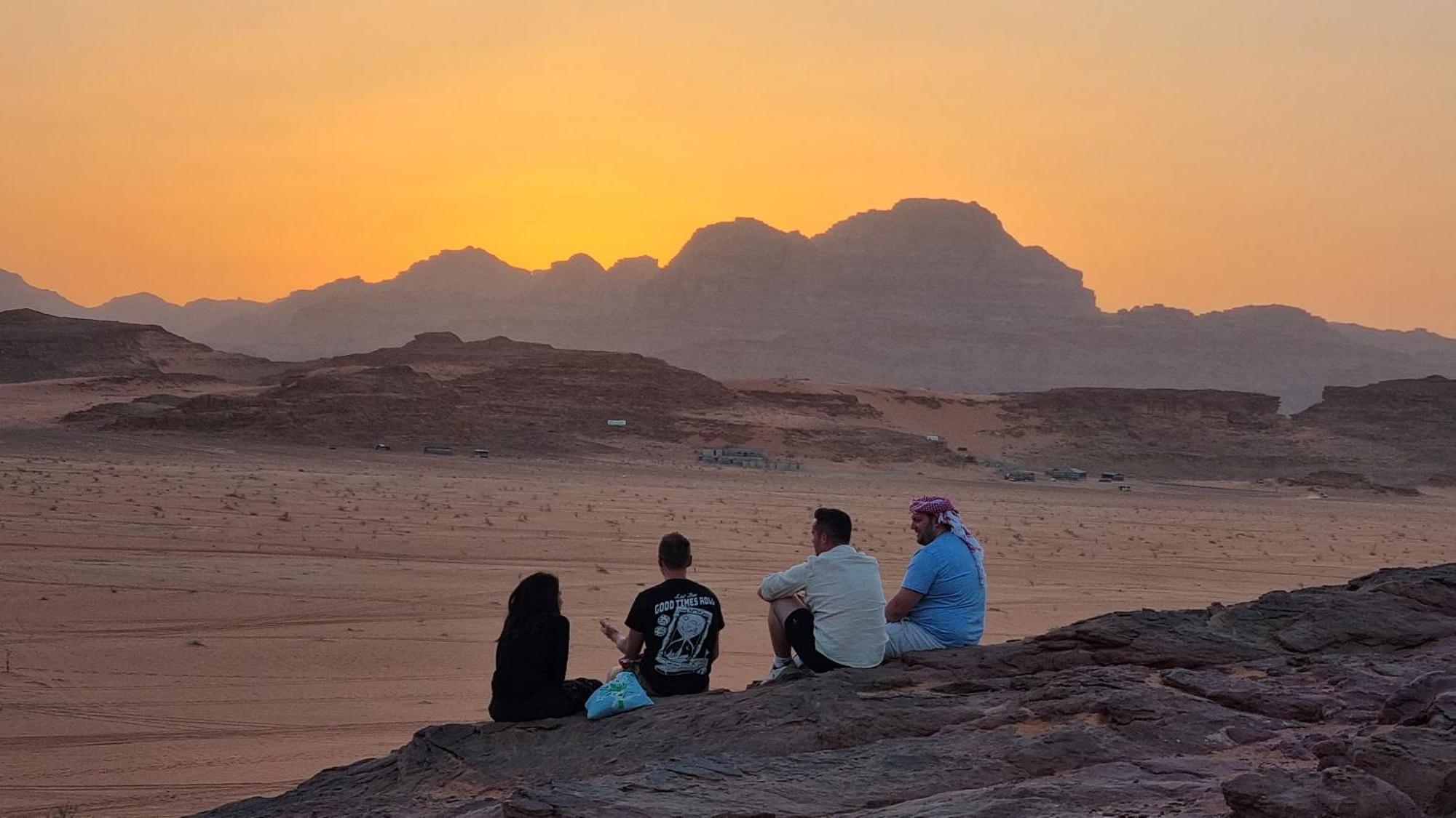 Desert Knights Camp Hotel Wadi Rum Exterior foto